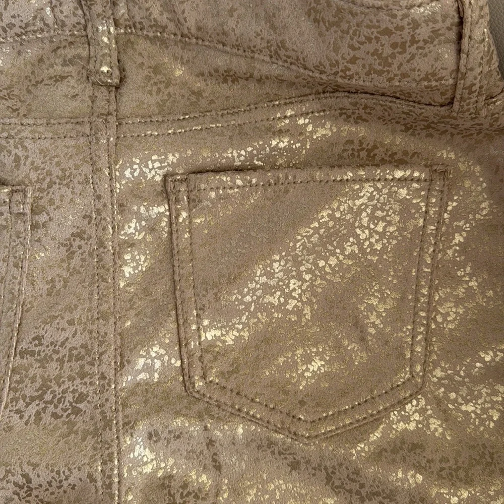 NWT Time And Tru women’s Metallic Printed Mid-Rise Slim Fit Pant. Size 4. Gold. - Picture 4 of 6